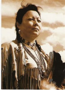 Rainbowwoman. Midden in de winter kwam ik er uiteindelijk achter dat ik een onoverwinnelijke zomer in mij had. Albert Camus.